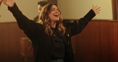 Passion's 'How Great Is Your Name' Acoustic Performance Captivates 