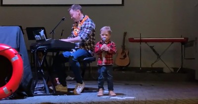 Adorable 3-Year-Old Charms with Sweet 'What A Wonderful World' Performance