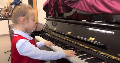 5-Year-Old Stuns with Flawless Piano Performance