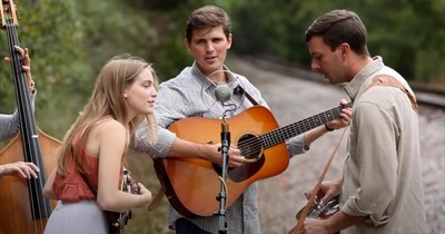 Fantastic Rendition of Merle Haggard’s Classic 'Mama Tried'