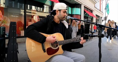 Busker’s Beautiful Take on ‘Unchained Melody’