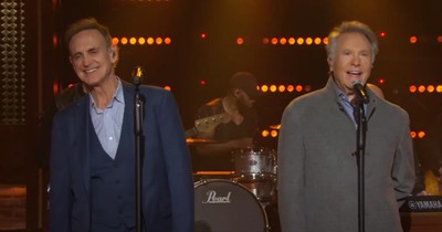 Chicago Wows with 'Saturday In The Park' Performance on The Kelly Clarkson Show