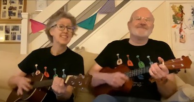 Splendid Ukulele Performance of ‘Cracklin’ Rosie’ by Neil Diamond