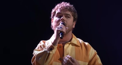 Contestant Wows All 4 Judges on The Voice with ‘I Say a Little Prayer’ Cover
