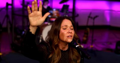 Worship Team's Beautiful 'Goodness of God' Cover