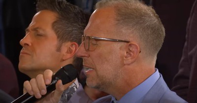 Choir’s Captivating ‘I Surrender All’ Performance