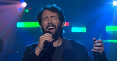 Josh Groban Stuns with ‘Over The Rainbow’ on 'The Kelly Clarkson Show'