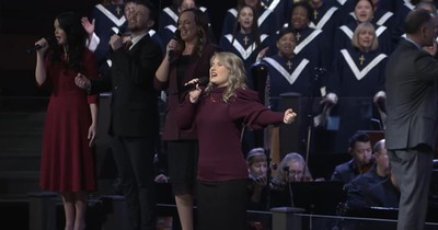 Beautiful and Soul-Stirring ‘Give Me Jesus’ Performance