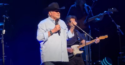 NFL Great Terry Bradshaw Joins Brooks and Dunn for ‘Don’t Let the Old Man In’
