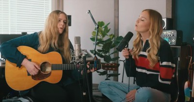 Stunning Duet of ‘Take Me Home, Country Roads’