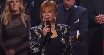 Reba McEntire and Carrie Underwood Lead Powerful ‘I Will Always Love You’ Performance