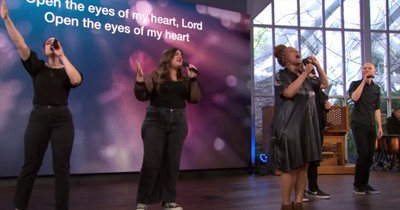Moving ‘Open the Eyes of My Heart’ Performance 