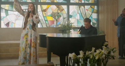 Michael W. Smith Joins Charity Gayle for Powerful ‘Thank You Jesus for the Blood’ Performance