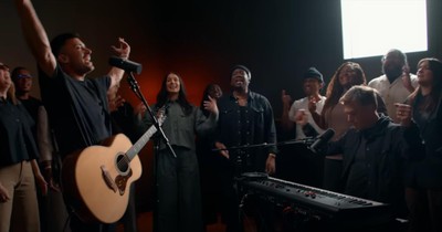 Phil Wickham and Michael W. Smith Unite for Powerful ‘What an Awesome God’ Performance