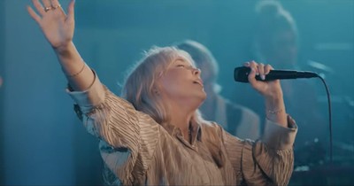 Claire Leslie and Women Who Worship Soul-Stirring ‘Run to the Father’ Cover