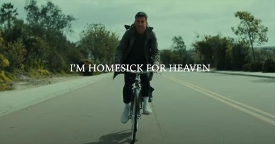 Lyric Video for Phil Wickham's Powerful 'Homesick for Heaven