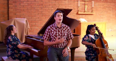 Beloved Hymn ‘Nearer My God to Thee’ Gets Soul-Stirring Rendition