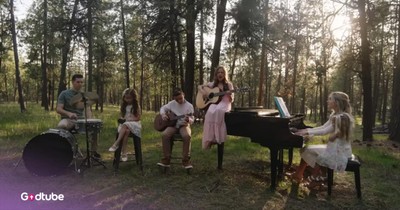 ‘Gratitude’ Gets a Beautiful Family Touch in This Cover by the Crosbys