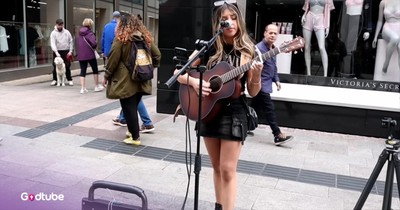 Street Performer Stuns With Gorgeous Cover of Whitney Houston Classic