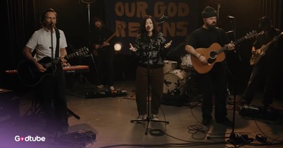 Cody Carnes, Kari Jobe, and Martin Smith Unite for Powerful 'Our God Reigns' Performance