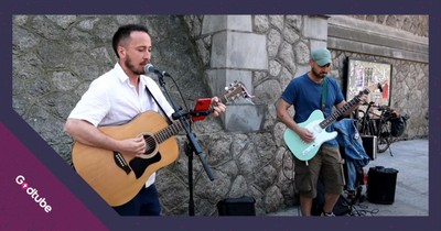 Buskers Turn Heads with Stunning Cover of CCR’s ‘Bad Moon Rising’