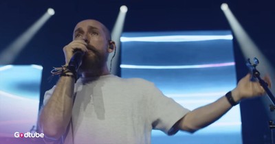 We Are Messengers Inspire with Uplifting ‘Keep Your Head Up’ Performance