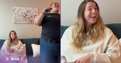 Woman Shocks Friend by Revealing Incredible Singing Voice