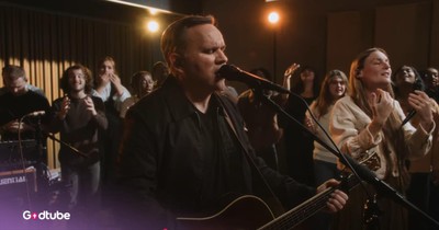 Matt Redman and Charity Gayle Sing ‘Let Me See Jesus’ and ‘Turn Your Eyes Upon Jesus’