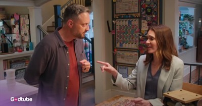 Old Habits Follow Nate Bargatze as He Makes the Jump from Stage to Screen