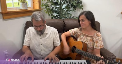 Couple’s Beautiful Rendition of ‘Because He Lives’