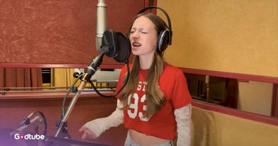 Young Woman’s Stunning Cover of Adele’s ‘Easy On Me’ Will Give You Chills