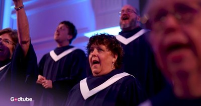 Stunning Praise Team Rendition of Phil Wickham’s ‘This Is Our God ...