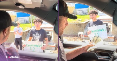 Generous Customer Shocks Kids at Lemonade Stand with Kind Gesture