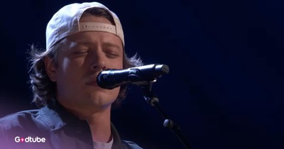 Country Music Legend Reba McEntire Moved to Tears by Contestant’s Performance