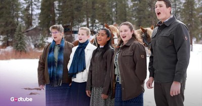 Family Band’s Powerful A Cappella Renditions of ‘I Sing’ and ‘How Great Thou Art’