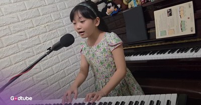 Young Woman Delights with Charming ‘Take Me Home, Country Roads’ Cover