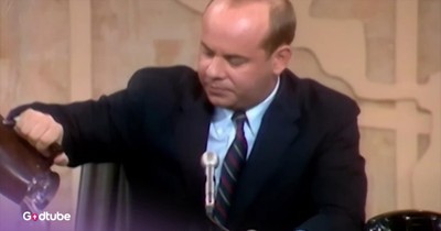 Tim Conway’s Epic News Desk Fail Has Everyone in Stitches