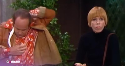 Tim Conway’s Hilarious Attempts to Get Female Attention Are Comedy Gold