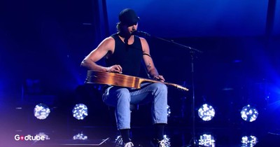 Voice Contestant Stuns with Unique Take on 80s Classic ‘Down Under’