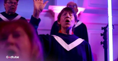 Worship Team's Soul-Stirring ‘What a Beautiful Name’ Performance