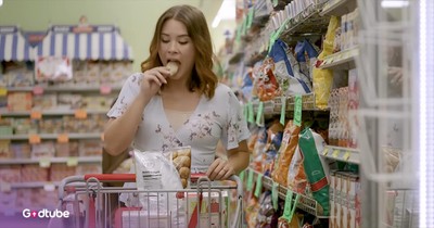 The Many Types of People You Always See at the Grocery Store