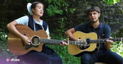 Gorgeous Duet Rendition of ‘Lily of the Valley’ You Need to Hear