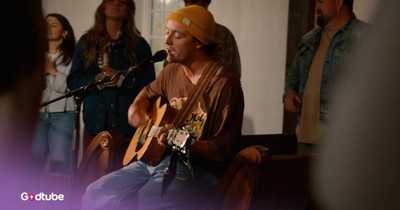 Josiah Queen Powerful ‘O Praise the Name (Anastasis)’ Performance