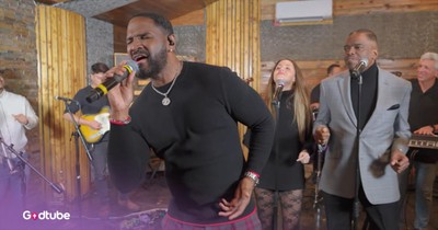 Beautiful Rendition of Lionel Richie Classic ‘You Are’