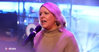 Worship Team's Chilling 'Available' Performance
