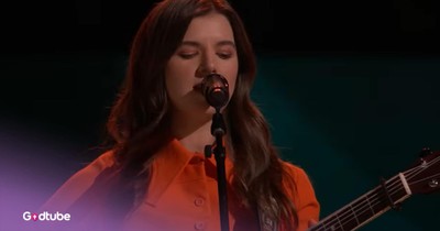Abigayle Oakley Gets All Chairs to Immediately Turn on The Voice