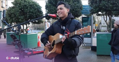 Young Busker’s Chilling ‘Blowin’ in the Wind’ Cover
