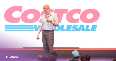 This Comedian’s Company-Specific Jokes Will Have You Rolling with Laughter