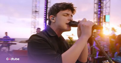 Idol Contestant Stuns with 'The Power of Love' Performance