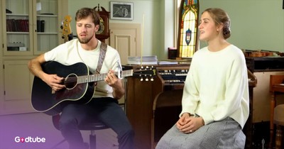 Chilling Rendition of Dolly’s ‘Coat of Many Colors’ Is a Must-Listen